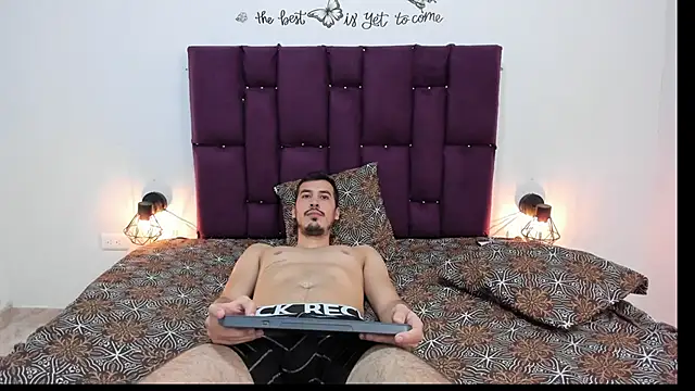 ErikaGomez2 online show from December 5, 2024, 3:33 pm