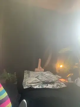 laye19 online show from October 19, 2025, 9:39 pm