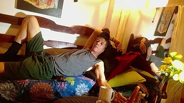 Snapshot of laye19 chatting on February 15, 2026, 5:52 am laye19 online show from February 15, 2026, 5:52 am