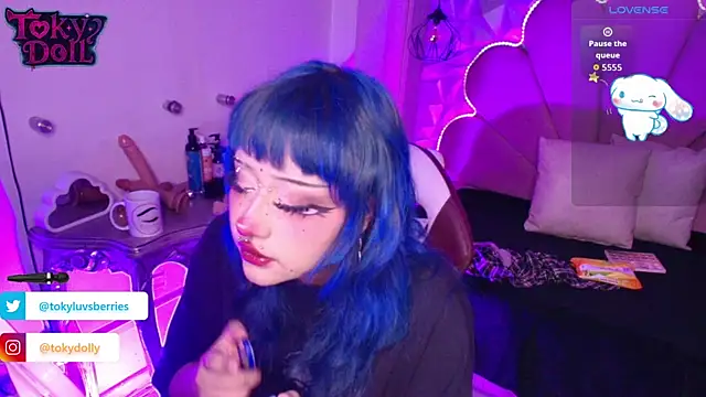 toky doll online show from September 17, 2025, 9:06 pm