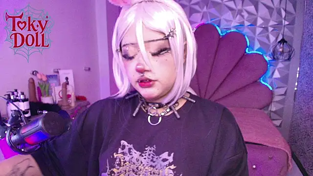 toky doll online show from October 7, 2025, 9:05 pm