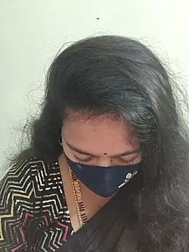 neelu-hoty online show from December 5, 2025, 2:26 pm