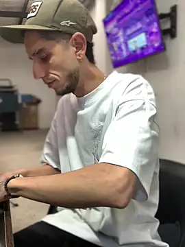 Snapshot of 27powercm chatting on February 4, 2026, 10:38 pm 27powercm online show from February 4, 2026, 10:38 pm