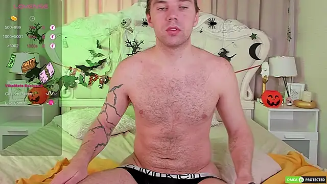 ArthurWhitee online show from October 31, 2025, 4:31 am