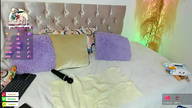 alanavega11 online show from December 18, 2025, 2:10 pm