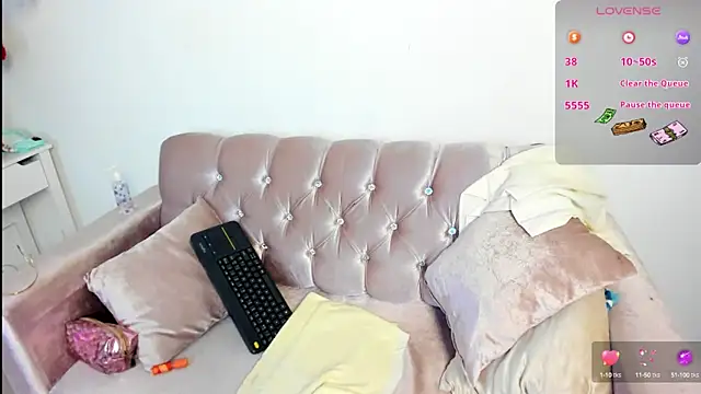 alanavega11 online show from September 21, 2025, 12:54 pm