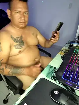 Snapshot of siatodo02 chatting on December 18, 2024, 12:32 am siatodo02 online show from December 18, 2024, 12:32 am