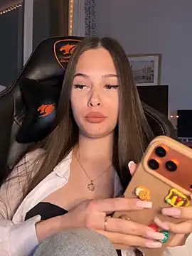 EricaWalls online show from April 18, 2026, 6:21 pm