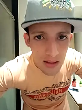 Snapshot of Duvan_Martinez23 chatting on April 2, 2026, 10:22 am Duvan Martinez23 online show from April 2, 2026, 10:22 am