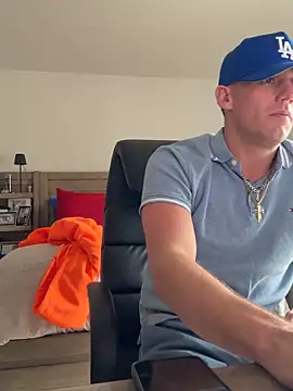 PeytonJohnn online show from November 3, 2025, 5:05 pm