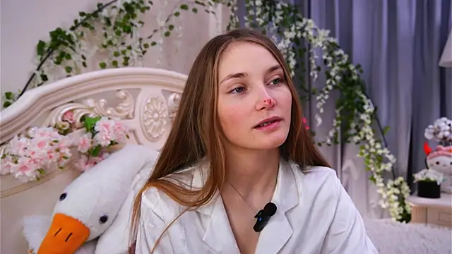 Snapshot of MonaEldon chatting on November 23, 2025, 2:43 am MonaEldon online show from November 23, 2025, 2:43 am