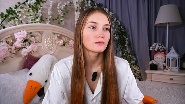 Snapshot of MonaEldon chatting on December 3, 2025, 2:45 am MonaEldon online show from December 3, 2025, 2:45 am