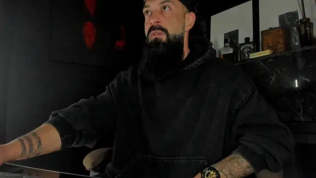 axxelrich  online show from October 28, 2025, 4:35 am