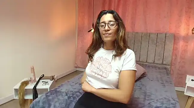Snapshot of VioletaScott_ chatting on February 18, 2025, 4:58 pm VioletaScott online show from February 18, 2025, 4:58 pm