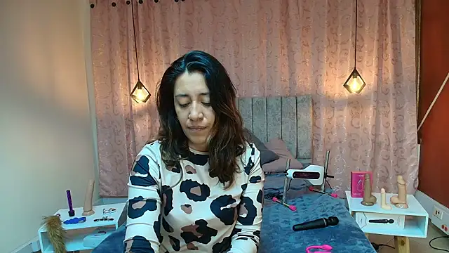 Snapshot of VioletaScott_ chatting on November 24, 2025, 1:44 pm VioletaScott online show from November 24, 2025, 1:44 pm