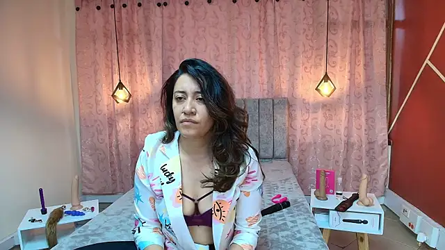 Snapshot of VioletaScott_ chatting on November 12, 2025, 1:15 pm VioletaScott online show from November 12, 2025, 1:15 pm