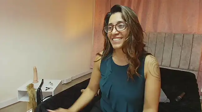 Snapshot of VioletaScott_ chatting on February 17, 2025, 10:05 pm VioletaScott online show from February 17, 2025, 10:05 pm