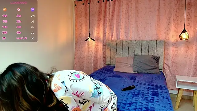 Snapshot of VioletaScott_ chatting on March 20, 2025, 12:43 pm VioletaScott online show from March 20, 2025, 12:43 pm