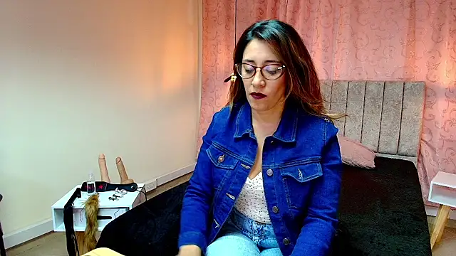 Snapshot of VioletaScott_ chatting on March 21, 2025, 1:45 pm VioletaScott online show from March 21, 2025, 1:45 pm