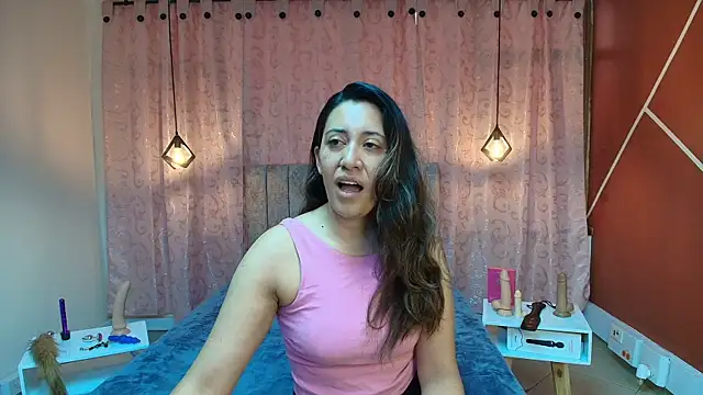 Snapshot of VioletaScott_ chatting on November 18, 2025, 3:37 pm VioletaScott online show from November 18, 2025, 3:37 pm