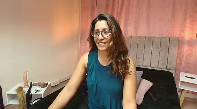 Snapshot of VioletaScott_ chatting on February 17, 2025, 7:01 pm VioletaScott online show from February 17, 2025, 7:01 pm