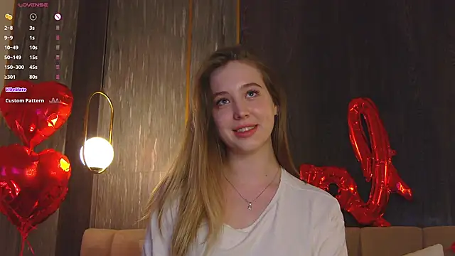 Snapshot of LoraineLuff chatting on February 21, 2025, 6:04 pm LoraineLuff online show from February 21, 2025, 6:04 pm