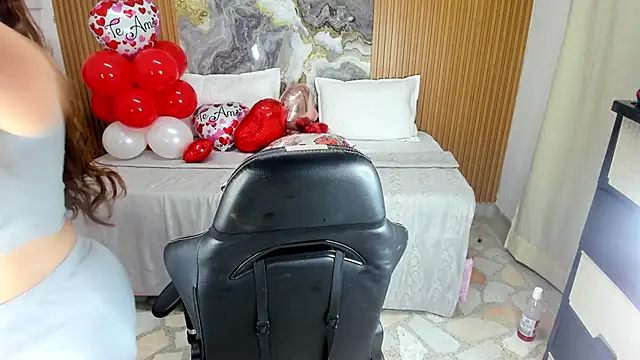 Snapshot of Danna_topless chatting on March 4, 2025, 12:01 pm Danna topless online show from March 4, 2025, 12:01 pm