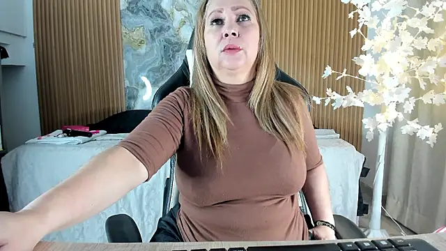 Danna topless online show from March 24, 2026, 12:05 pm