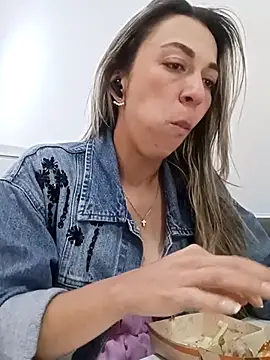 Snapshot of rachellboom chatting on December 3, 2025, 10:42 pm rachellboom online show from December 3, 2025, 10:42 pm