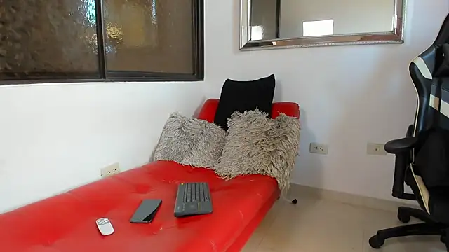 julian wallace online show from April 3, 2026, 7:42 pm