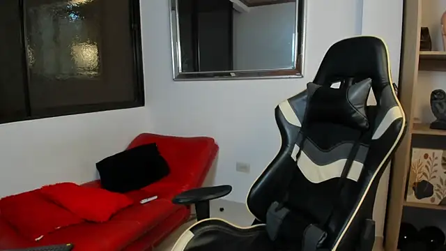 julian wallace online show from February 6, 2026, 7:32 pm