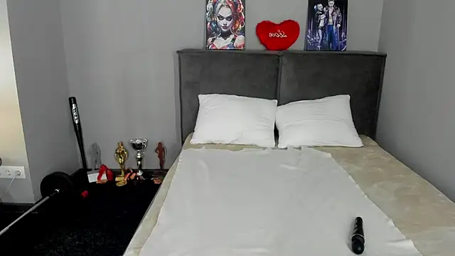 MuscleXXXBarbie online show from April 12, 2026, 4:27 am