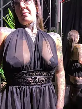 BrownieyQueen online show from September 28, 2025, 9:27 am