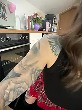 BrownieyQueen online show from February 18, 2026, 9:06 am