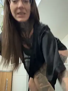 BrownieyQueen online show from November 6, 2025, 6:28 am