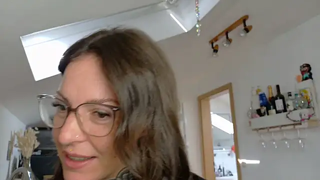 Snapshot of BrownieyQueen chatting on July 18, 2026, 7:28 am BrownieyQueen online show from July 18, 2026, 7:28 am
