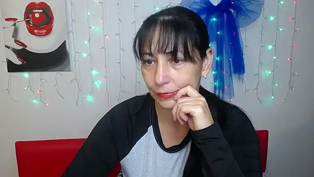 Snapshot of LiluGrants chatting on July 10, 2026, 6:19 pm LiluGrants online show from July 10, 2026, 6:19 pm