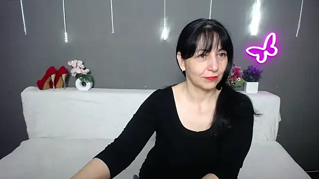 Snapshot of LiluGrants chatting on April 19, 2026, 6:32 pm LiluGrants online show from April 19, 2026, 6:32 pm