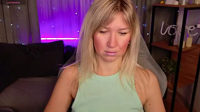 Snapshot of MilaBott chatting on November 14, 2025, 8:12 pm MilaBott online show from November 14, 2025, 8:12 pm