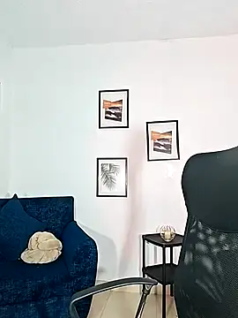 helena smith online show from October 18, 2025, 3:52 am