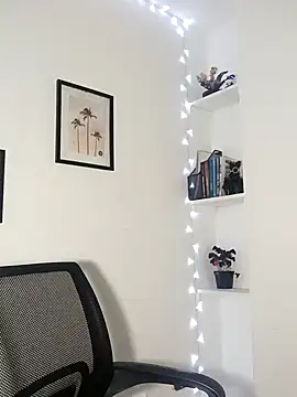 helena smith online show from February 7, 2025, 4:37 am