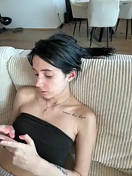 Lena Lang online show from April 7, 2026, 10:39 am