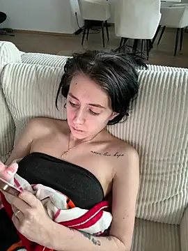 Lena Lang online show from April 1, 2026, 3:53 pm