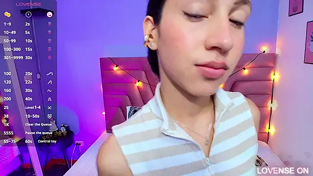 Snapshot of Beautifulskinny18 chatting on March 18, 2025, 7:33 pm Beautifulskinny18 online show from March 18, 2025, 7:33 pm