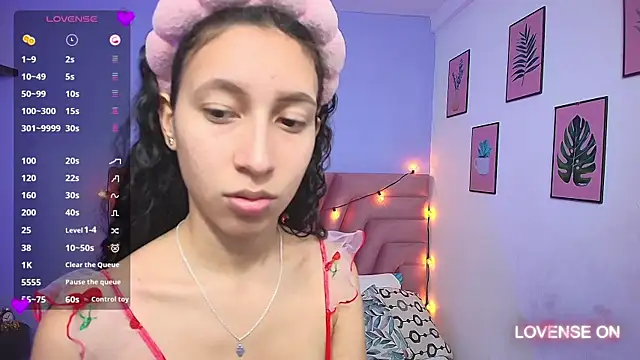 Snapshot of Beautifulskinny18 chatting on March 6, 2025, 7:54 pm Beautifulskinny18 online show from March 6, 2025, 7:54 pm