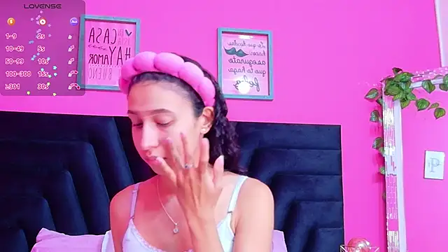 Snapshot of Beautifulskinny18 chatting on September 28, 2025, 7:43 pm Beautifulskinny18 online show from September 28, 2025, 7:43 pm