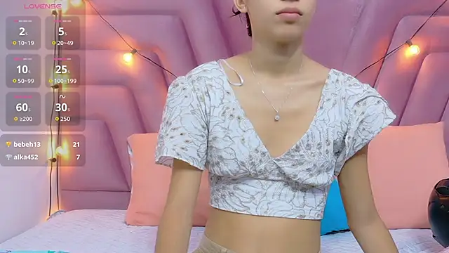 Beautifulskinny18 online show from November 4, 2025, 7:50 pm