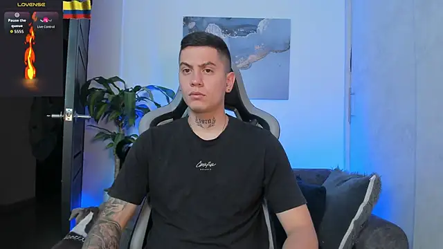 Snapshot of Yeiko_Romero_ chatting on December 2, 2025, 2:30 pm Yeiko Romero online show from December 2, 2025, 2:30 pm