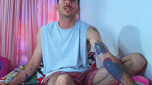 Snapshot of Thomass00 chatting on February 25, 2025, 4:04 pm Thomass00 online show from February 25, 2025, 4:04 pm