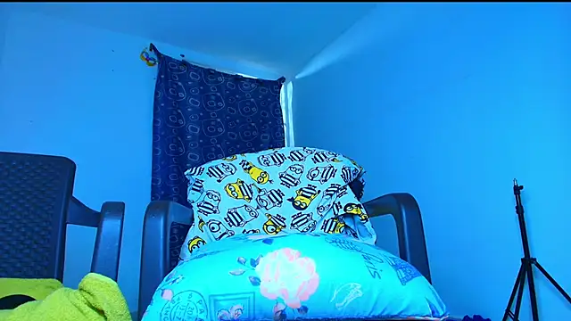 Thomass00 online show from February 19, 2026, 5:04 am